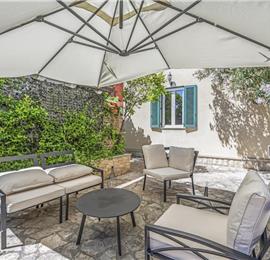 4-5 bedroom villa with Split City and Sea Views sleeps 8-10